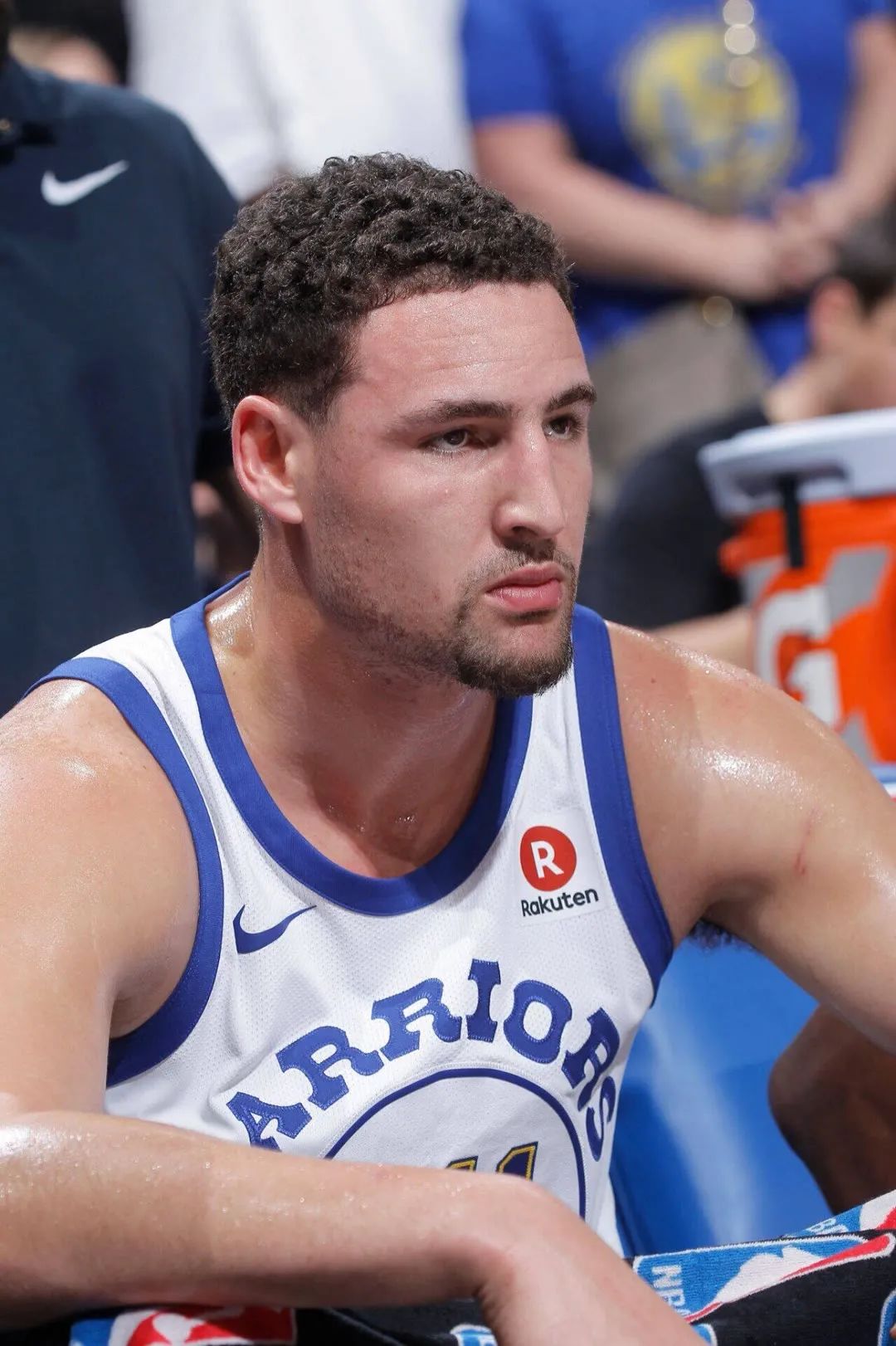 从达拉斯独行侠清晨复出首秀到曼联关键时刻豪取连胜，迈阿密热火围绕NBA总决赛绝杀压哨(17年总决赛视频完整)